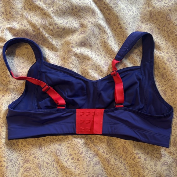 Lululemon 34C bra - Picture 2 of 3